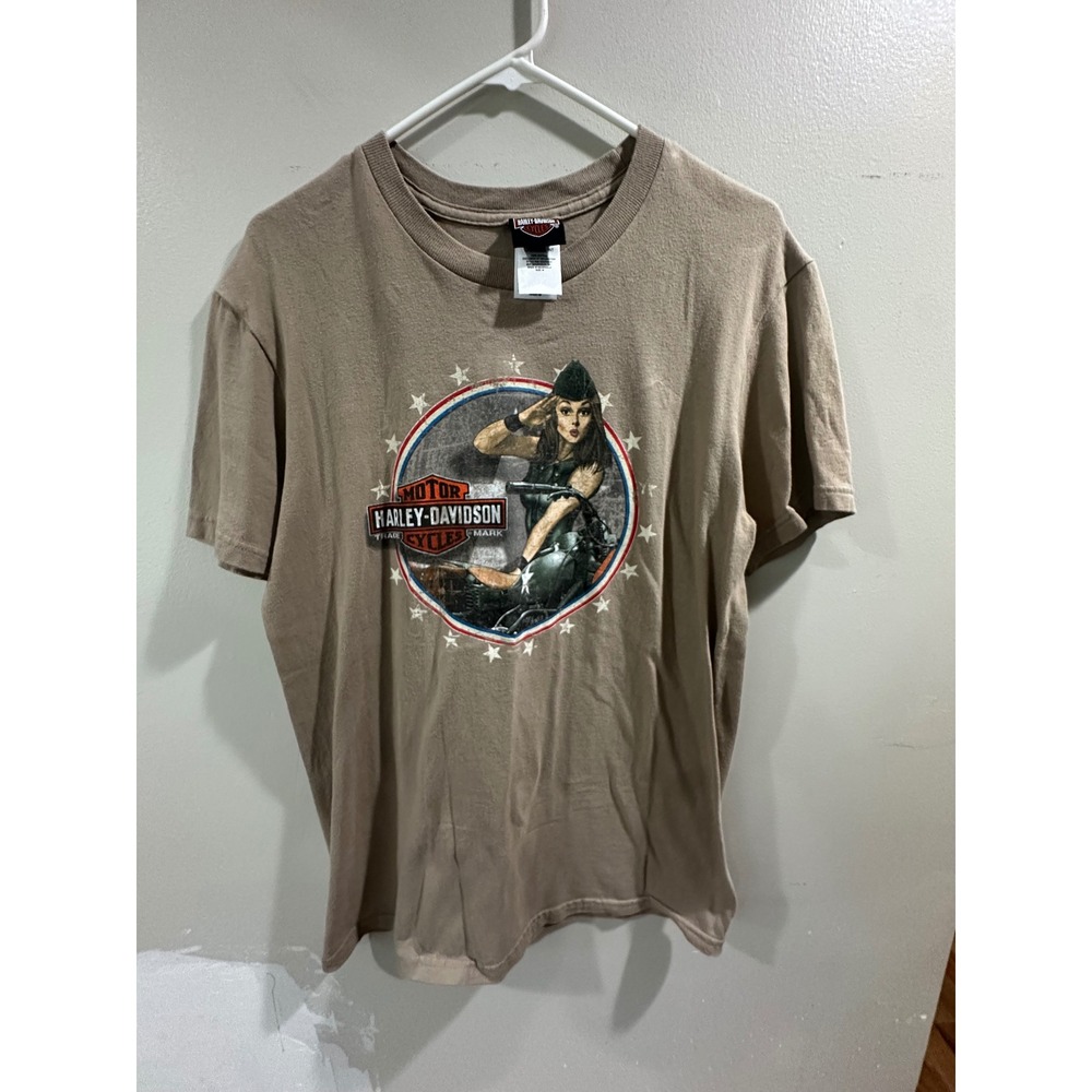 Harley-Davidson Mens Tan Graphic T-Shirt Pinup Girl Juneau Ave Milwaukee 5504 M